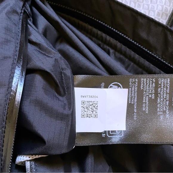 The North Face Men’s Alta Vista Waterproof Black Jacket - Picture 10 of 11